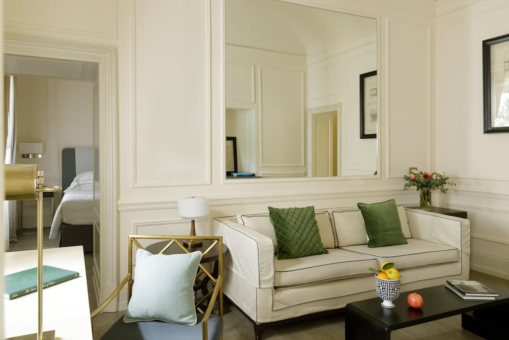 J.k. Place Hotel 5*